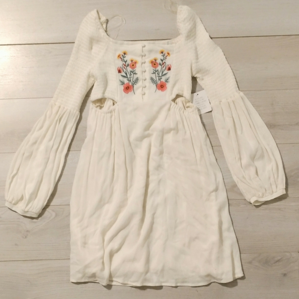 Coco + Jaimeson Boho Embroidered Flower Dress - Picture 1 of 7